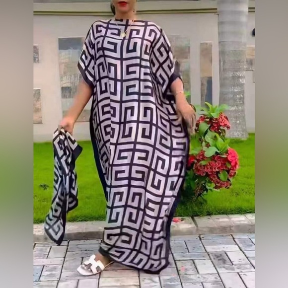 NWT black and grey light gown  for summer  time . - Picture 1 of 3